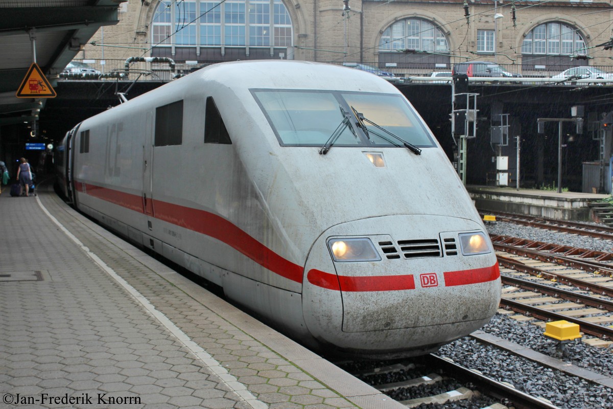 Bild 135: 
Am 04.08.2015 war ICE-Tz 0109 als ICE 890 von Leipzig nach Hamburg unterwegs. Hier zu sehen ist der  zählende Kopf  401 009-6 in Hamburg Hbf.
