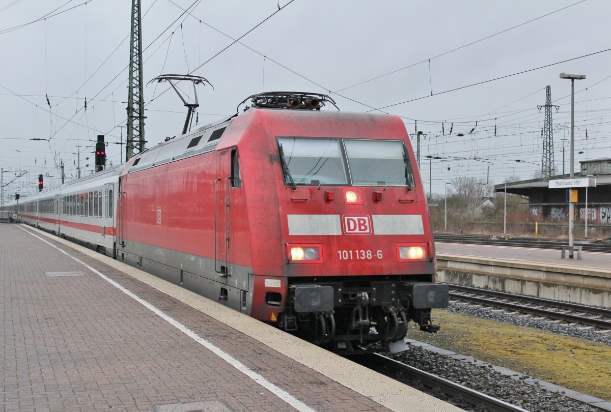 Bild 149:
Am 27.02.016 bespannte 101 138-6 den IC 2320 von Frankfurt nach Kiel. Hier zieht die Lok den Zug in den Dortmunder Hbf.