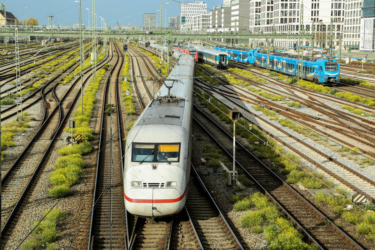 Bild von der Hackerbrücke runter geschossen. 28.10.2022 Ice, Go ahead, Alex DB regio usw.