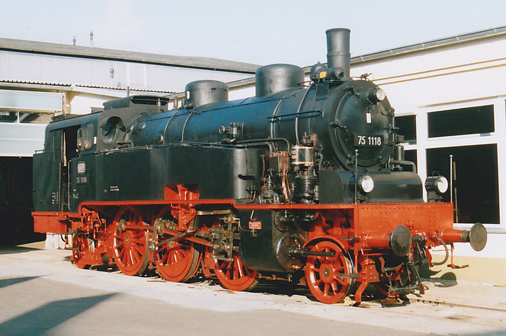 Bilder aus dem Schuhkarton auf bestem ORWO-Color. 75 1118 war im September 2004 zu Besuch zu den X.Meininger Dampfloktagen.