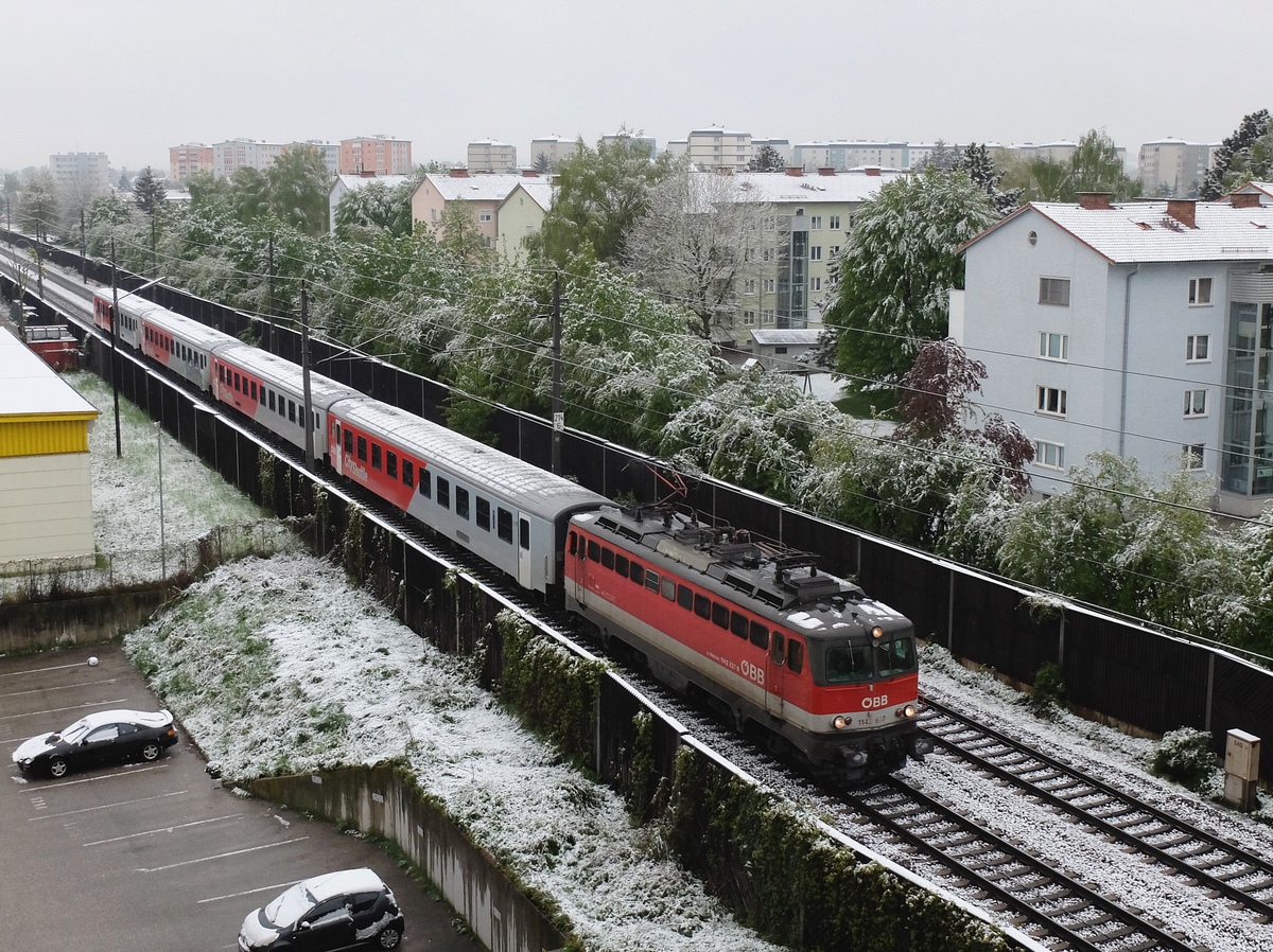 Bilderbuch-Aprilwetter und 1142 627 am morgendlichen R 3005 Attnang-Puchheim – Linz in Wels. [28.04.2017]