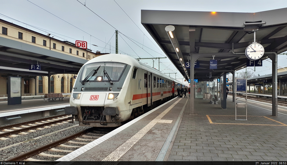  Bimmdzf <sup>287.2</sup>  nach Warnemünde – da steigt man doch gerne ein. Hier beim Halt in Magdeburg Hbf auf Gleis 3.

🧰 DB Fernverkehr
🚝 IC 2238  Warnow  (Linie 56) Leipzig Hbf–Warnemünde
🕓 27.1.2022 | 8:53 Uhr

(Smartphone-Aufnahme)