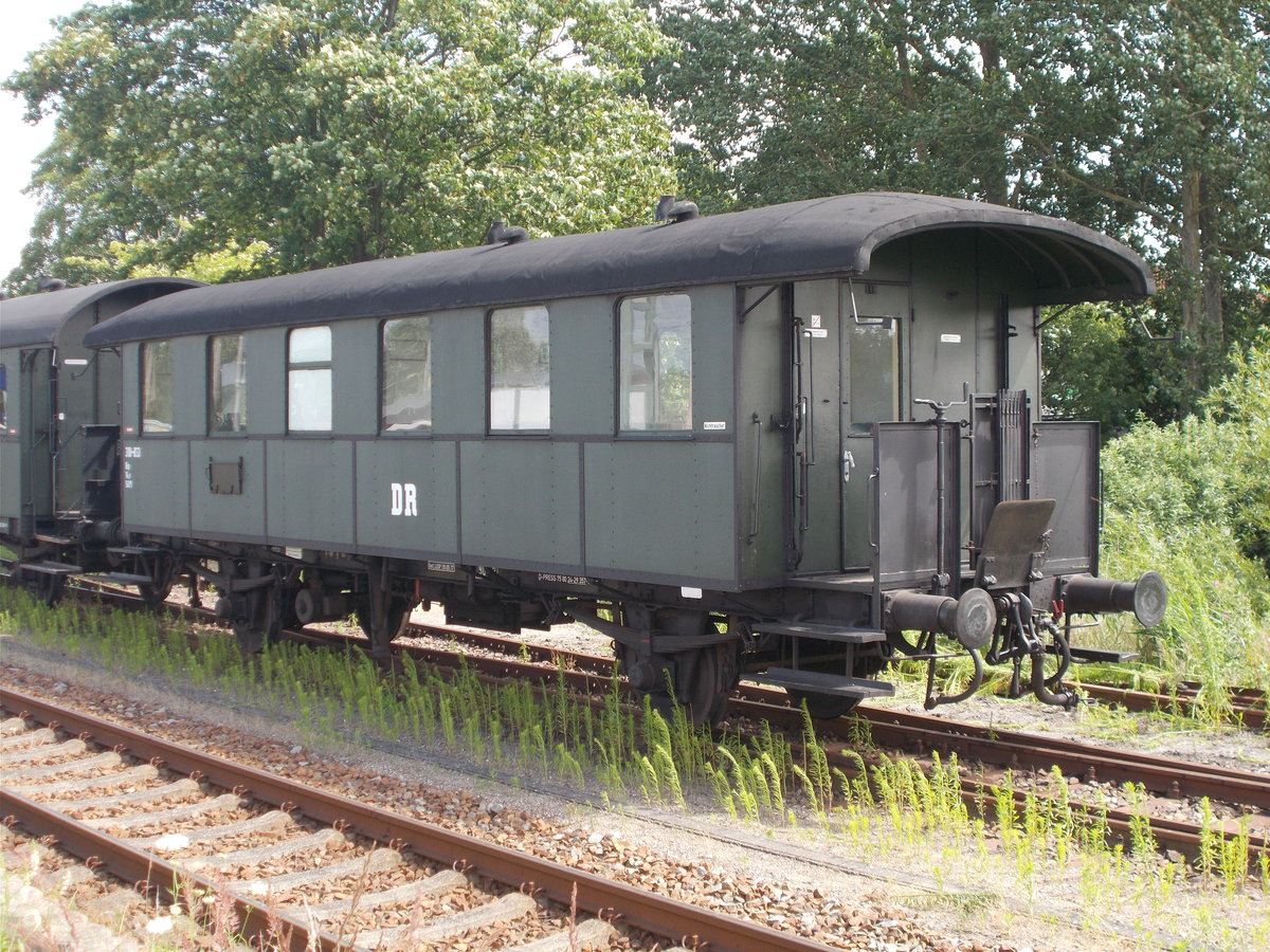 Bip 310-833,vom Schweriner Traditionszug,am 10.Juli 2016,in Bergen/Rügen.