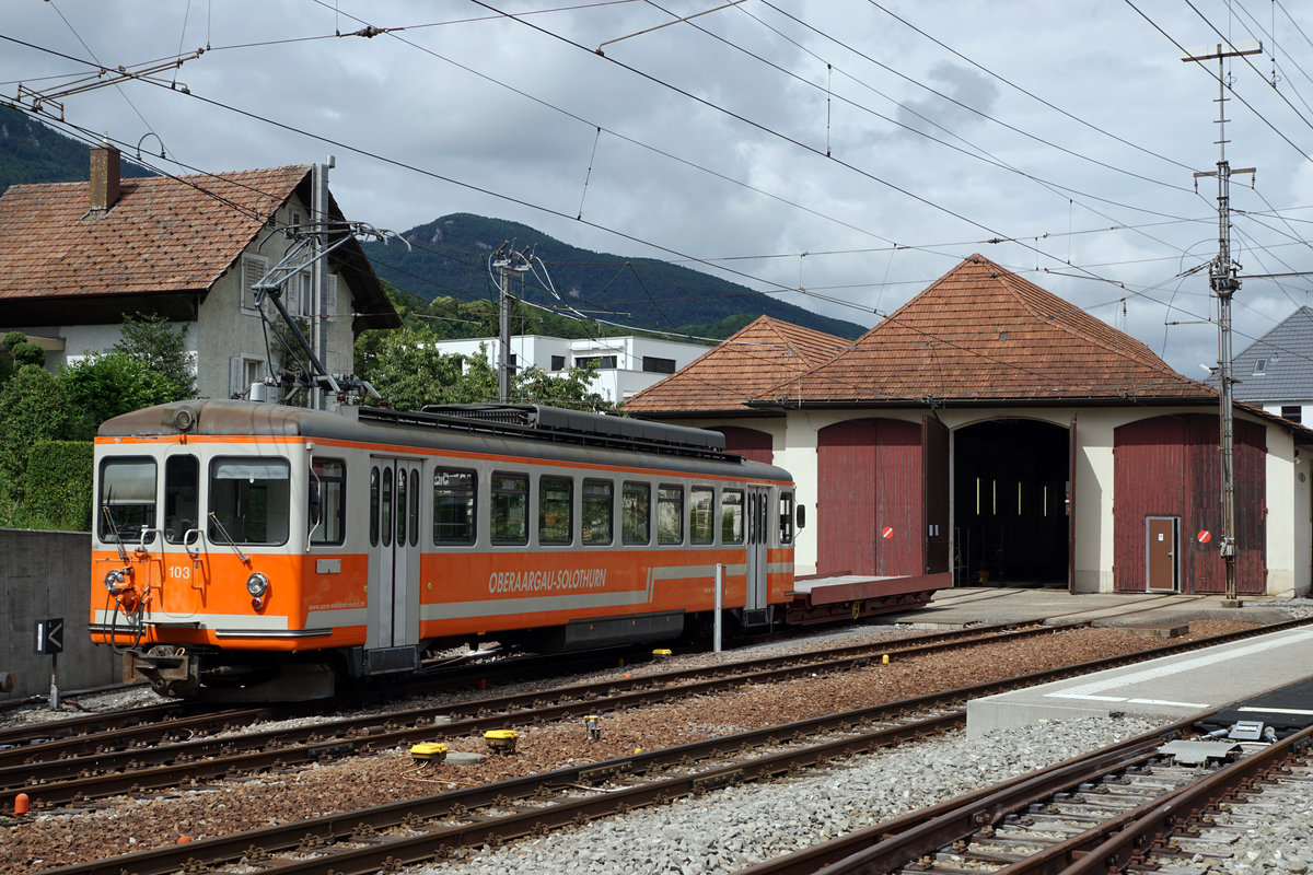 BIPPERLISI
Aare Seeland Mobil, ASm:
Dienstzug bestehend aus dem Be 4/4 103 + XUa 593 von Langenthal herkommend kurze Zeit nach der Ankunft in Wiedlisbach am 12. Juni 2018.
Foto: Walter Ruetsch