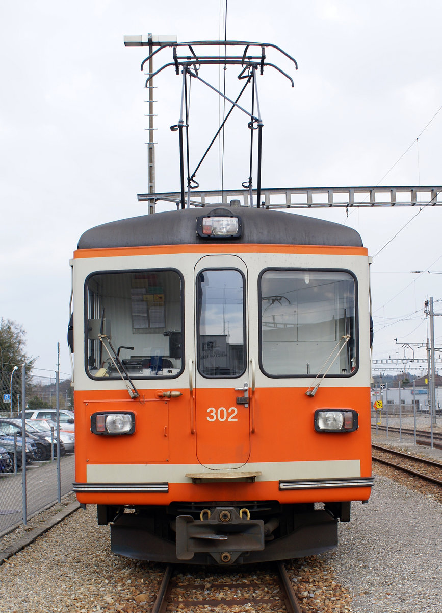BIPPERLISI.
Die in Langenthal stationierten ASm Be 4/4 Triebwagen 101-104, 107, 30-304.
Stand Juli 2008.
Be 4/4 302 ehemals SNB Be 4/4 84 in Langenthal am 12. April 2008.
In das Seeland verschoben für den Kiesverkehr.
Foto: Walter Ruetsch 
