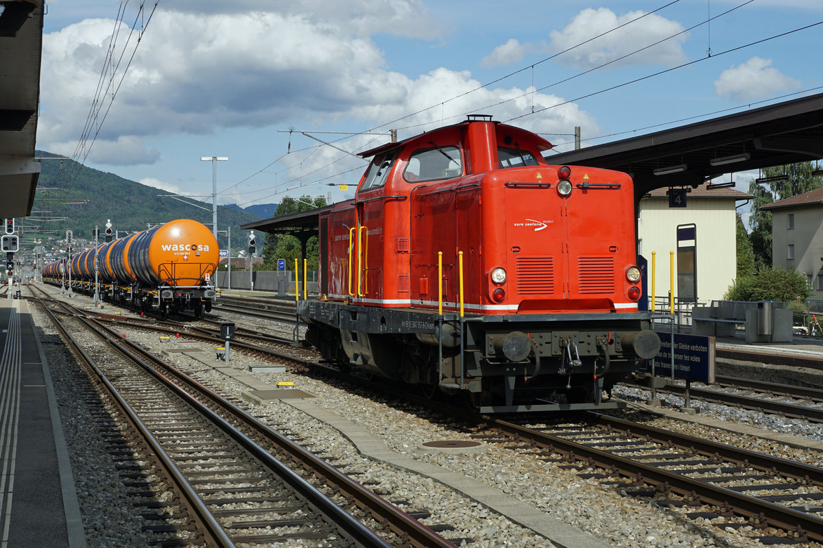 BIPPERLISI.
Impressionen zum Öltransport auf dem Dreischienengleis zwischen Oberbipp und Niederbipp vom 9. September 2019.
Wegen dem Klimawandel und der Greta haben diese Schweröltransporte keine rosige Zukunft mehr. Schon bald sind sie Geschichte.
Foto: Walter Ruetsch
