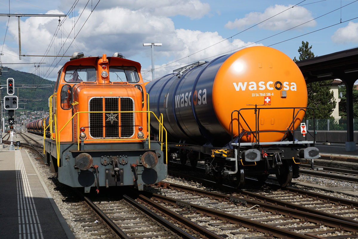 BIPPERLISI.
Impressionen zum Öltransport auf dem Dreischienengleis zwischen Oberbipp und Niederbipp vom 9. September 2019.
Wegen dem Klimawandel und der Greta haben diese Schweröltransporte keine rosige Zukunft mehr. Schon bald sind sie Geschichte.
Foto: Walter Ruetsch