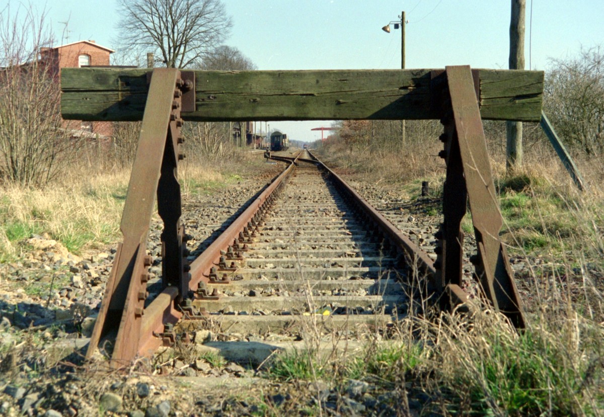 Bis hier und nicht weiter: das Ende der ehemals bis Ratzeburg fhrenden Strecke Hagenow Land–Zarrentin am 12.03.1995