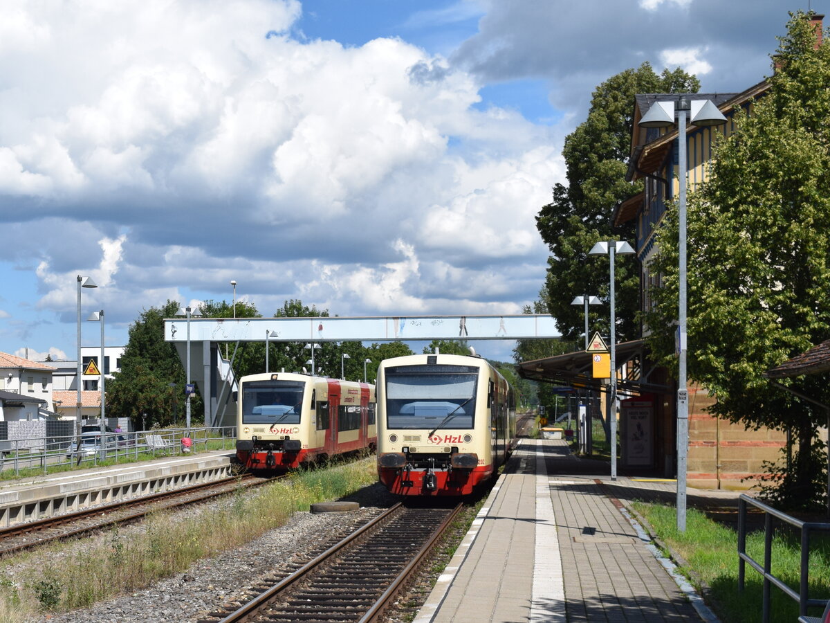 Bisingen am 18.08.2020 mit VT 202 als HzL in Richtung Tübingen und VT 210 als HzL in Richtung Balingen
