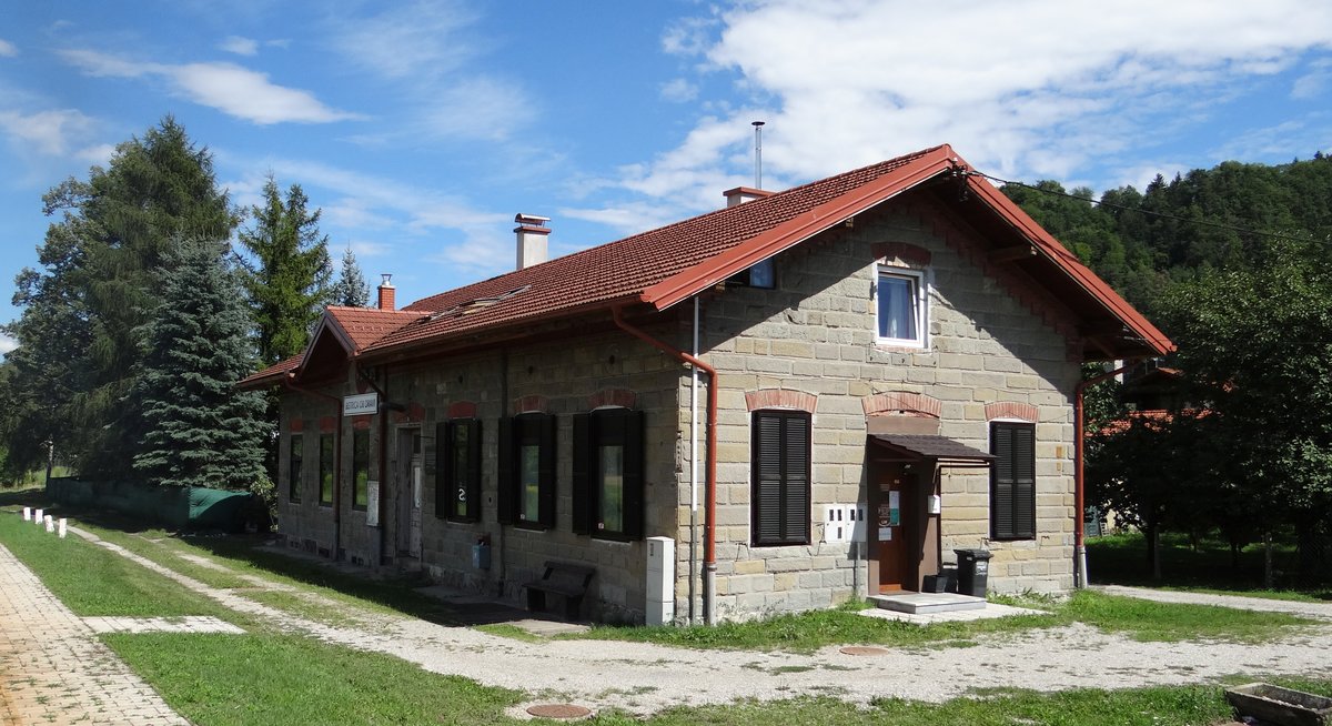Bistrica ob Dravi (bis 1918 Feistritz bei Marburg), unbesetzte Haltestelle 9 km von Maribor entfernt, liegt im Gemeindegebiet Ruše (Maria Rast) [2017-07-28]