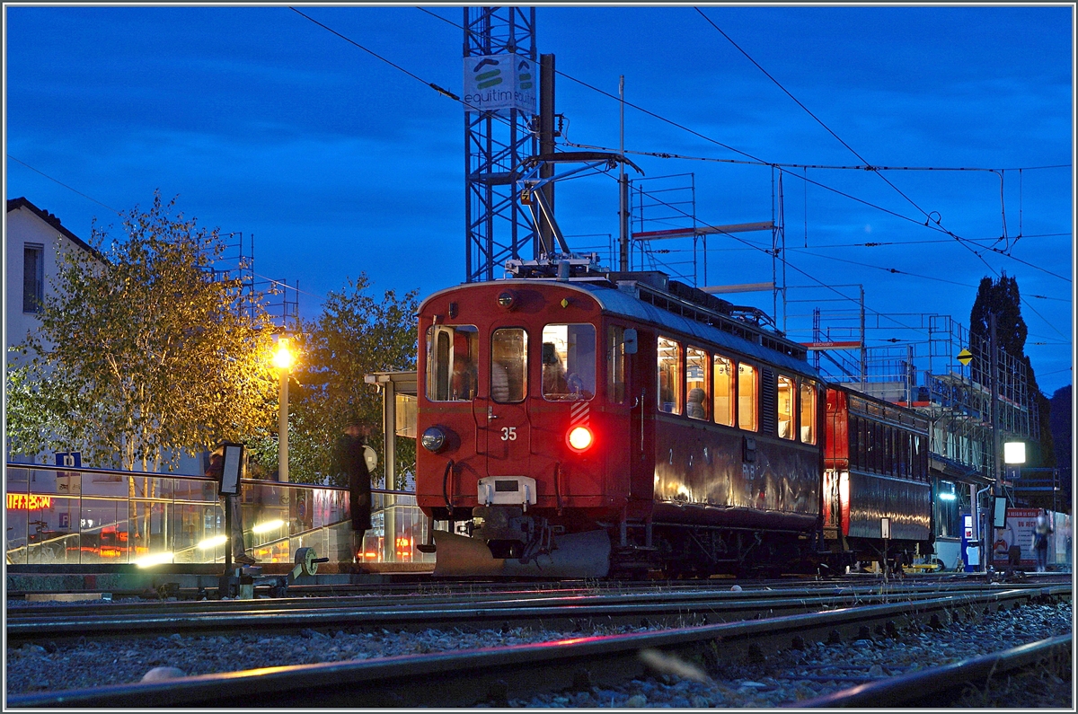  Bitte alles aussteigen  - der aller letzte Zug der Saison ist in Blonay eingetroffen. 
Der sehr gelungene  LA DER 2020 du Blonay-Chamby  / Saison Abschluss der Blonay-Chamby Bahn ist vorbei, jedenfalls fast, was bleibt sind wunderschöne Erinnerungen an eine besondere Saison 2020, noch eine paar wenige Bilder des RhB ABe 4/4 N° 35 welcher mit dem hier abgestellten dem NStCM C4 N° 7 (Baujahr 1910) als Leerzug nach Chaulin zurückfahren wird und natürlich der Dank an all jene die für den Betrieb vor und hinter den Kulissen der Museumsbahn sorgen.  

25. Okt. 2020