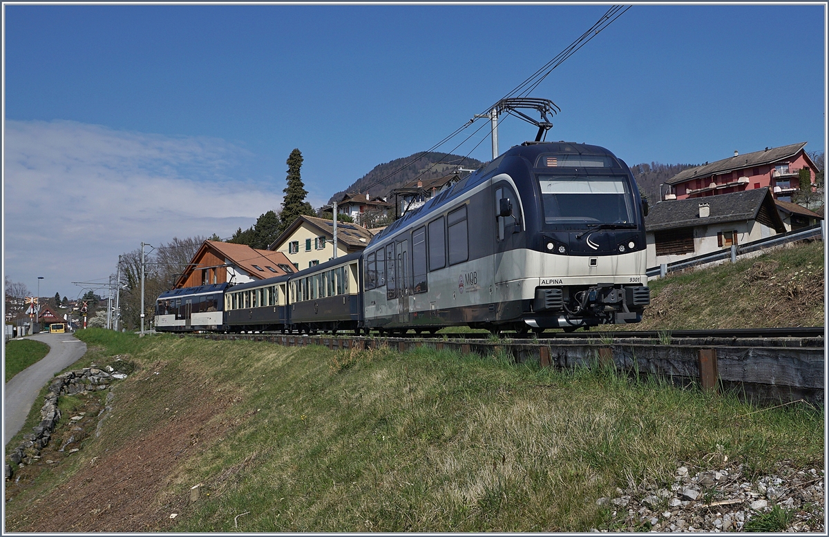  Bitte bleiben Sie zuhause  - ich blieb nicht zu Hause, den spazieren und Züge fotografieren war ja erlaubt...

Bei Planchamp sind zwei Alpina Be 4/4/ABe 4/4 Serie 9000 noch mit zwei Belle-Epoque Wagen auf der Fahrt von Zweisimmen nach Montreux.

17. März 2020