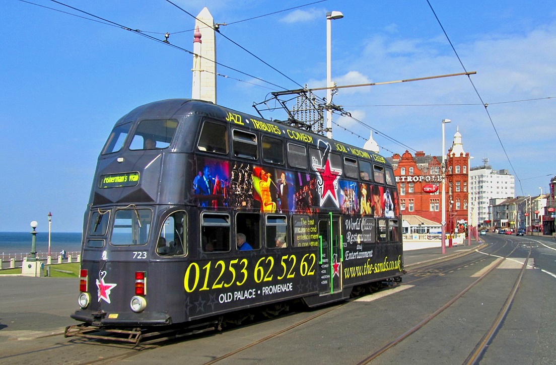Blackpool Tw 723 an der zentralen Haltestelle North Pier, 05.09.2010.