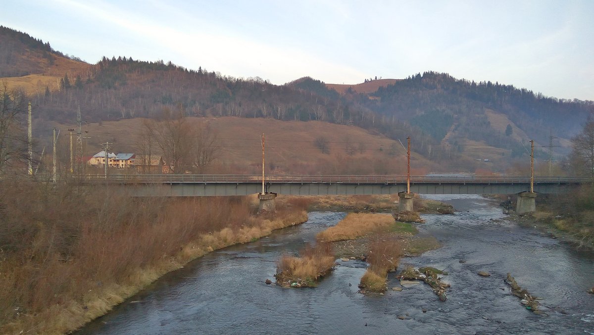 Blechträgerbrücke über der Moldau bei Campulung Moldovenesc am Abend des 24.11.2017