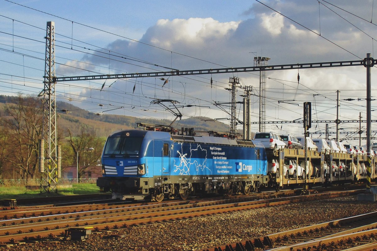BLG PKW Zug mit 383 003 durchfahrt am 6 April 2018 Decin hl.n. auf den Weg nach Dresden-Friedrichstadt.