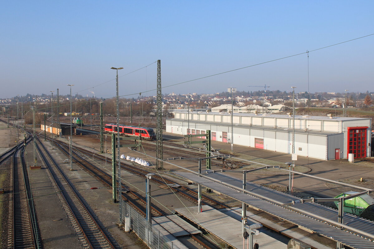 Blick am 05.02.2025 von der BUGA-Brücke auf die DB Regio Außenreinigungsanlage in Heilbronn Hbf.