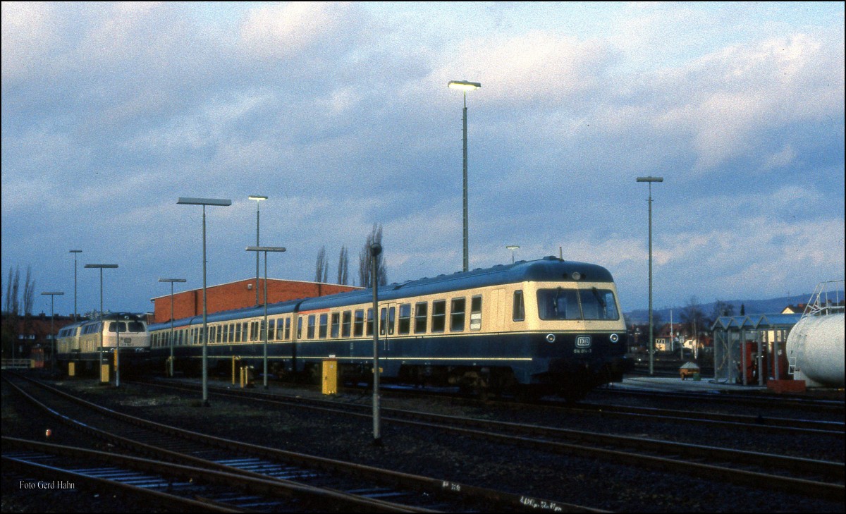 Blick am 21.3.1992 ins BW Northeim auf den VT 614074.