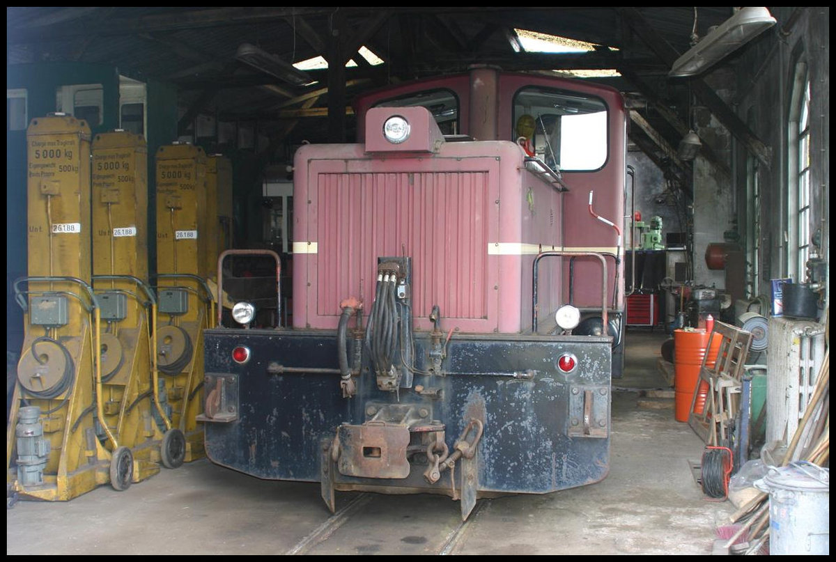Blick am 8.7.2006 in die Remise der ehemaligen SWEG in Dörzbach.
