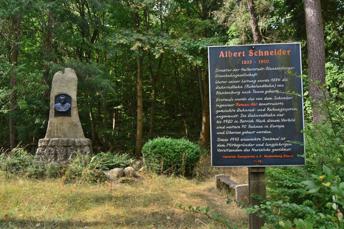 Blick auf das 1913 errichtete ALbert Schneider Denkmal zwischen Blankenburg und Hüttenrode.

Blankenburg 08.08.2018