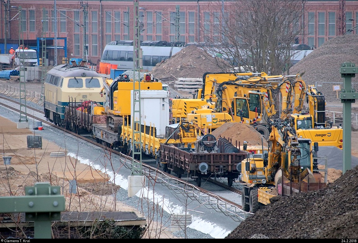 Blick auf 218 480-2 von Railsystems RP als Bauzug, die nahe der Berliner Brücke abgestellt ist. [24.2.2018 | 9:01 Uhr]