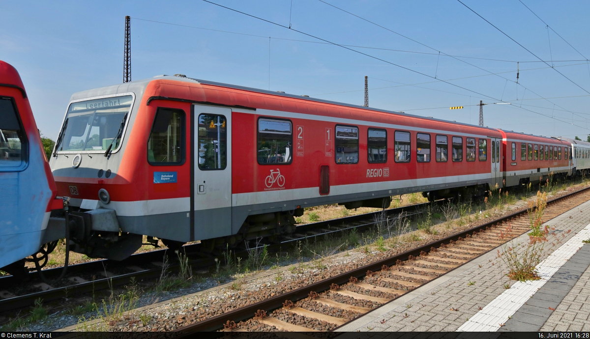 Blick auf 628 573-7, eingereiht in einer Überführung von Karsdorf nach Niebüll und gesehen in Naumburg(Saale)Hbf.

🧰 Norddeutsche Eisenbahn Niebüll GmbH (neg), ex Südostbayernbahn (SOB | DB RegioNetz Infrastruktur GmbH (RNI)/DB RegioNetz Verkehrs GmbH (RNV))
🕓 16.6.2021 | 16:28 Uhr