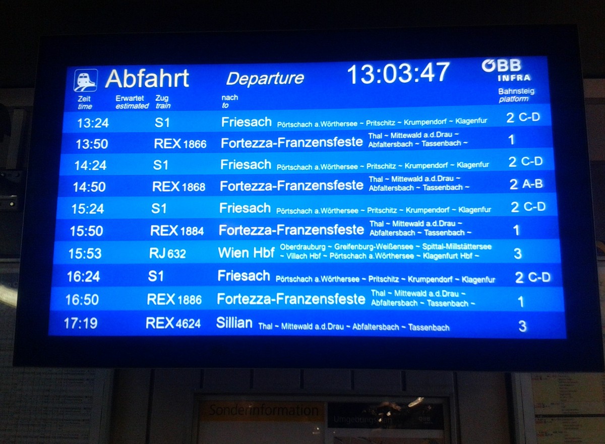 Blick auf den Abfahrtmonitor in Lienz.
Seit dem Fahrplanwechsel am 13.12. wurde die S1 von Friesach über Spittal jetzt bis Lienz verlängert. Nachdem Kärnten ein zusätzliches Triebfahrzeug erhielt, hat das lästige Umsteigen in Spittal-Millstättersee nun wieder ein Ende.
Aufgenommen am 16.12.2015