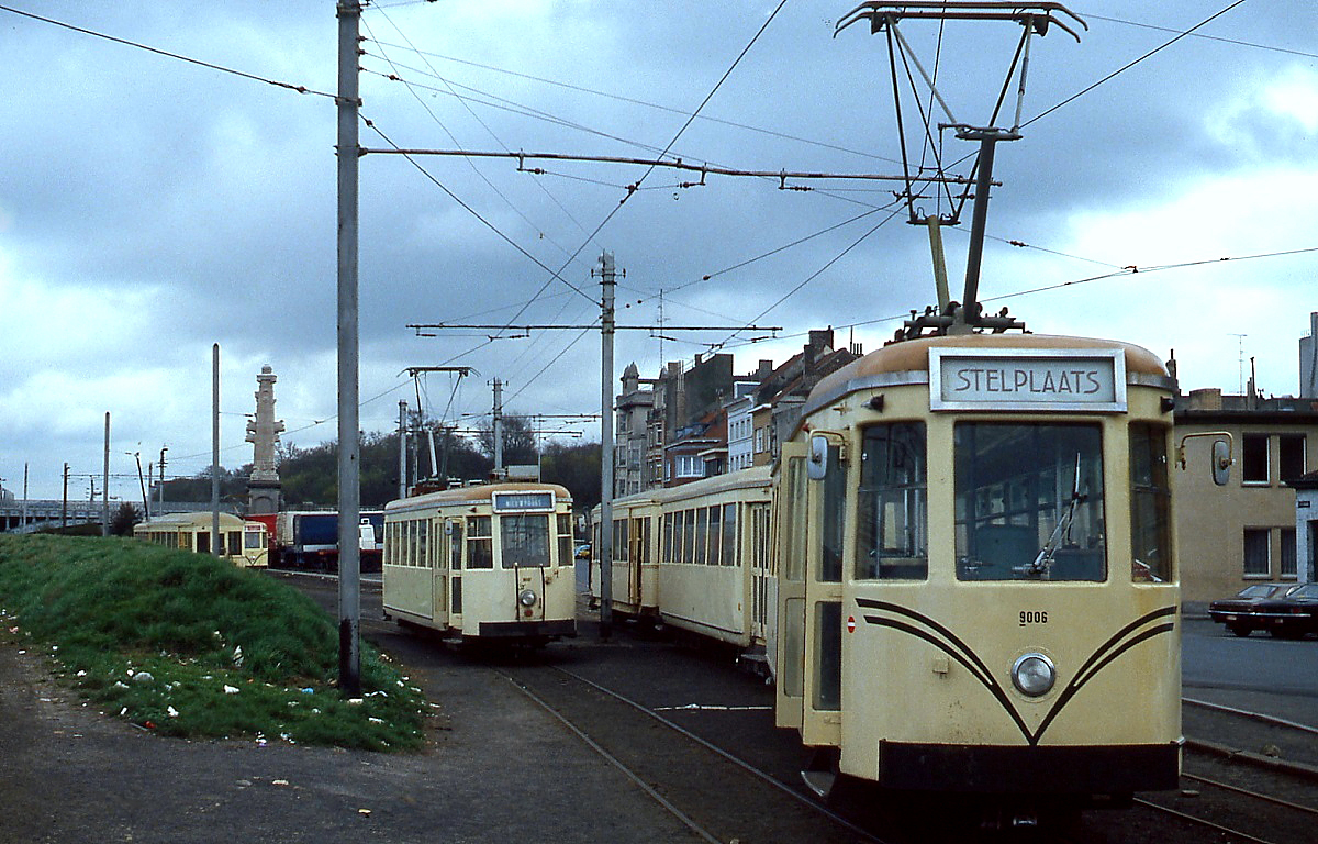 Blick auf die Abstellgleise der Kusttram in Oostende im Frühjahr 1979, vorne Tw 9006