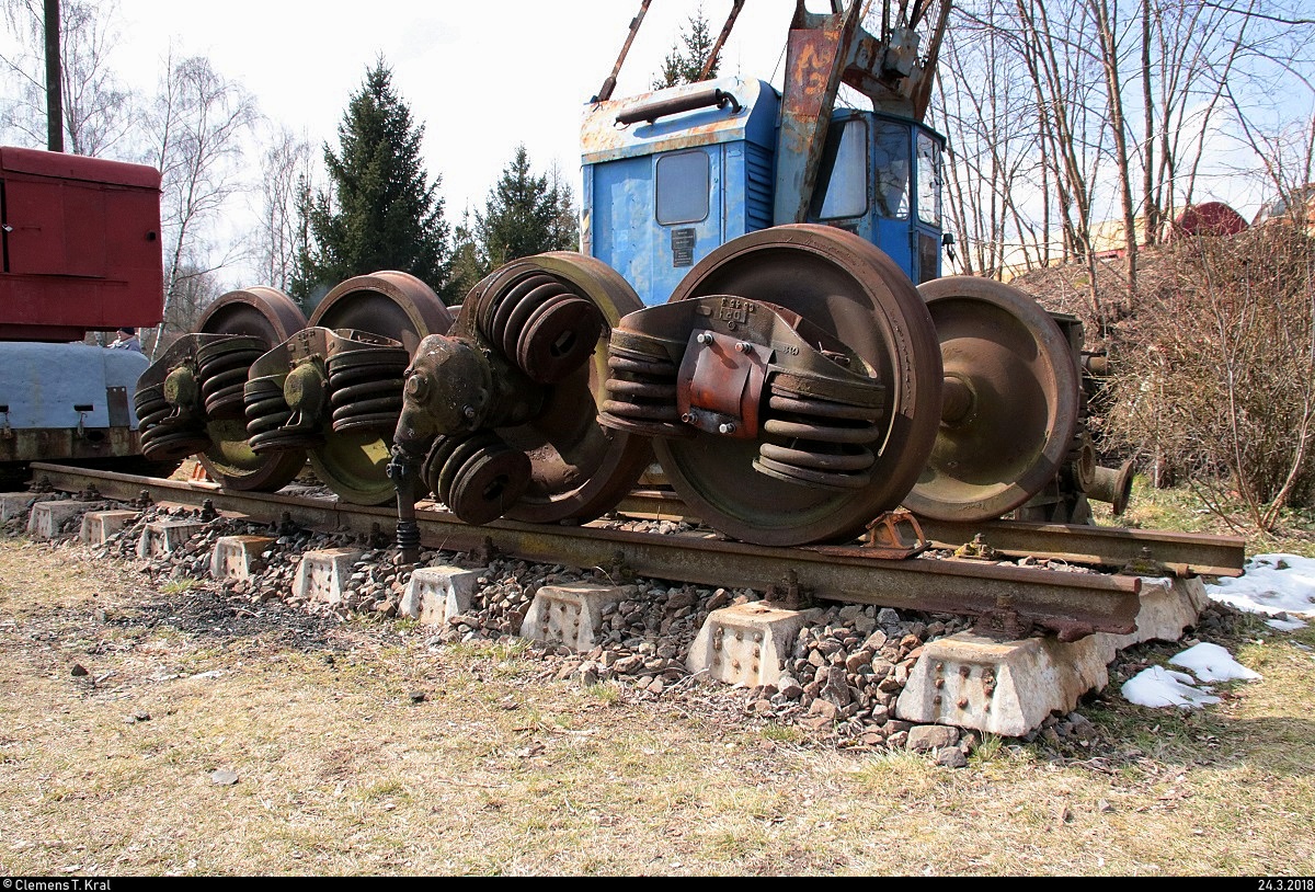 Blick auf alte Achsen auf einem separaten Stück Schiene, die im Eisenbahnmuseum Leipzig-Plagwitz während der 21. Leipziger Eisenbahntage stehen. [24.3.2018 | 11:42 Uhr]
