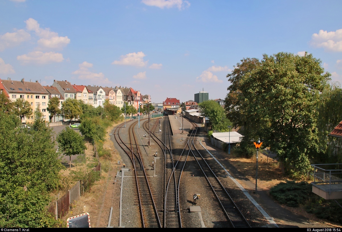 Blick auf die Anlagen des Bahnhofs Nordhausen Nord der Harzer Schmalspurbahnen GmbH (HSB).
Aufgenommen von der Brücke Bruno-Kunze-Straße.
[3.8.2018 | 15:54 Uhr]