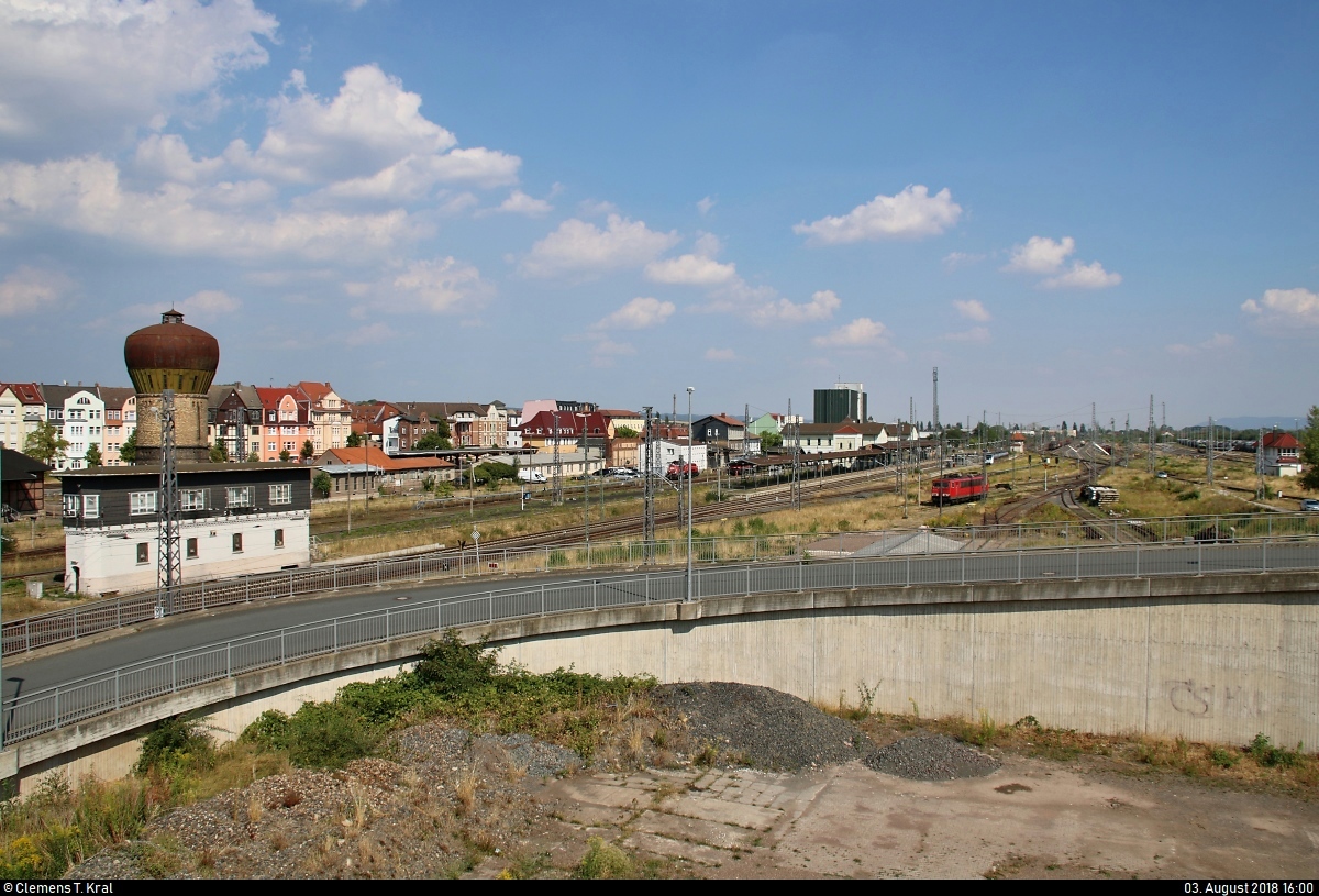 Blick auf die Anlagen des Bahnhofs Nordhausen.
Aufgenommen von der Brücke Bruno-Kunze-Straße.
[3.8.2018 | 16:00 Uhr]