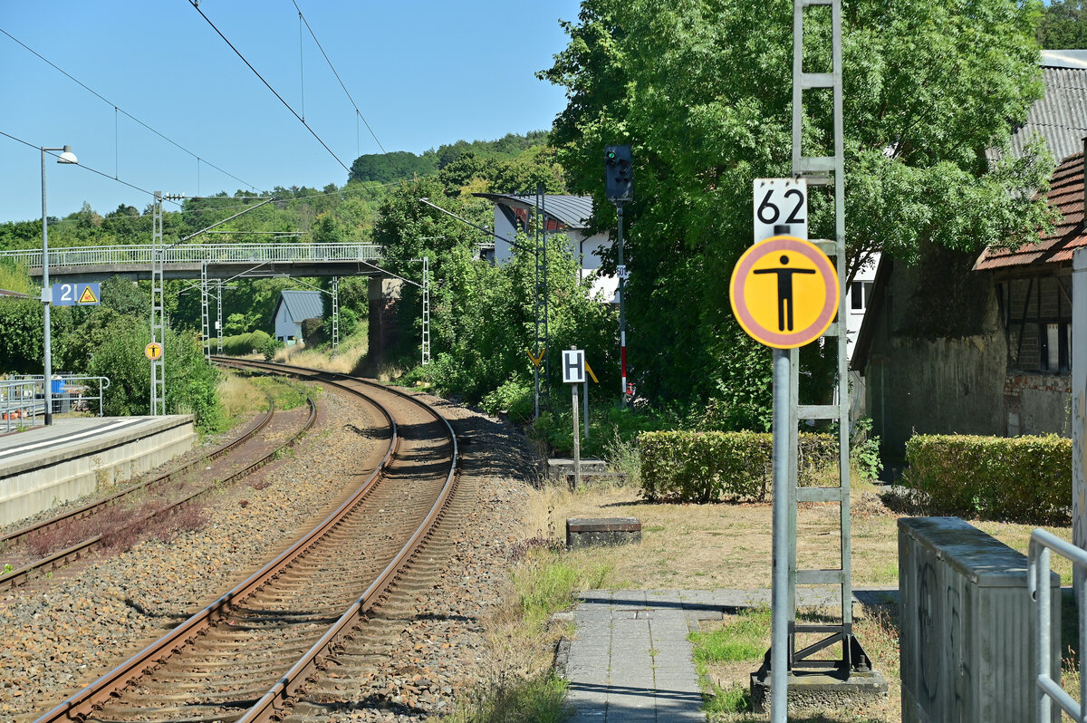 Blick auf die Ausfahrt in Auerbach bei Mosbach gen Osterburken am 9.8.2022