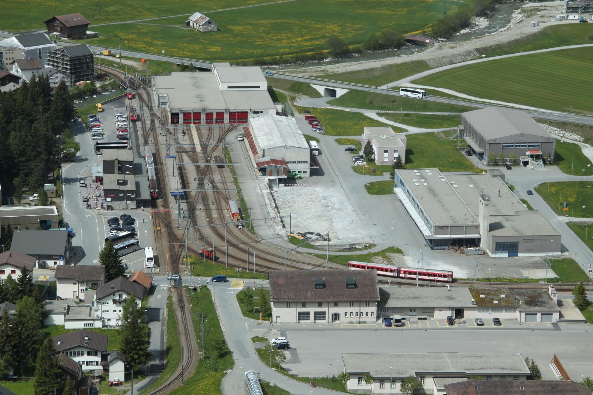 Blick auf den Bahnhof Andermatt/UR aus der Vogelperspektive am 06.06.14