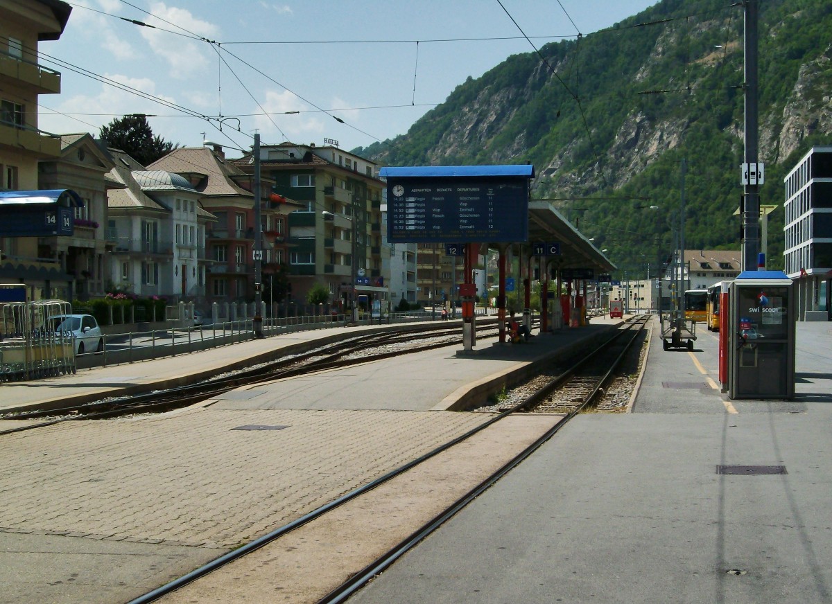 Blick auf den Bahnhof Brig Bahnhofplatz auf am 27.7.2012