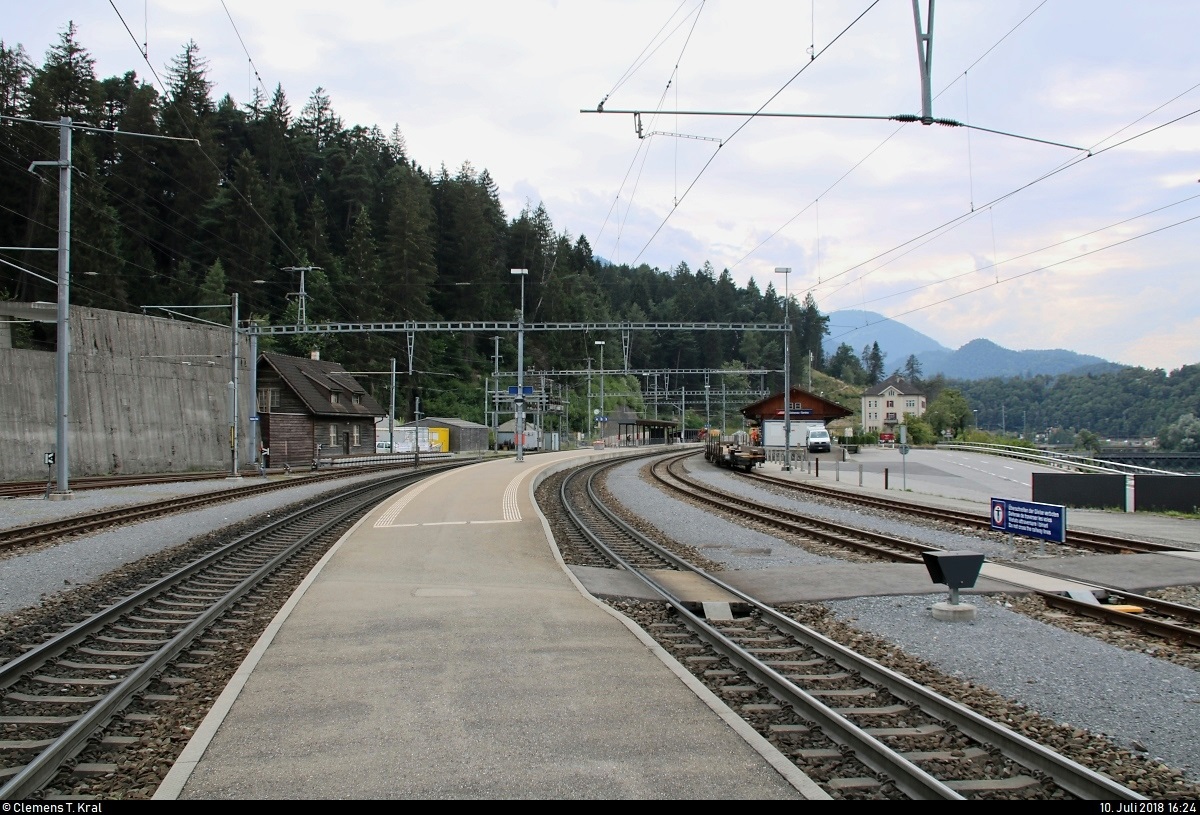 Blick auf den Bahnhof Reichenau-Tamins (CH) der Rhätischen Bahn (RhB) in westlicher Richtung.
[10.7.2018 | 16:24 Uhr]