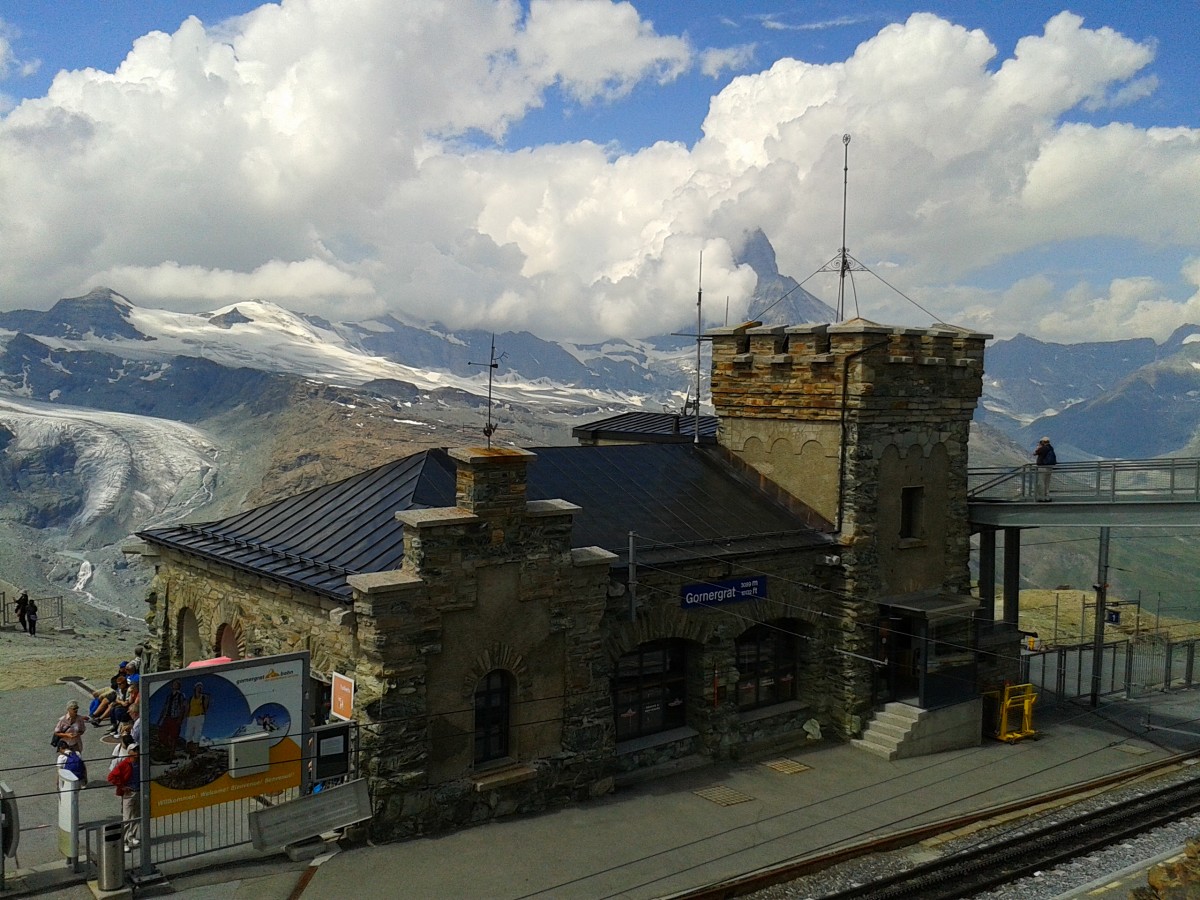 Blick auf das Bahnhofsgebäude von Gornergrat am 22.7.2015