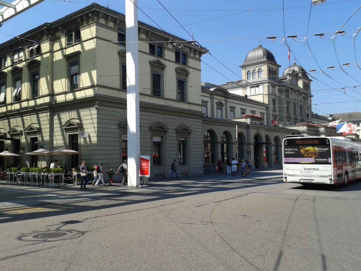 Blick auf das Bahnhofsgebäude von Winterthur am 24.7.2015