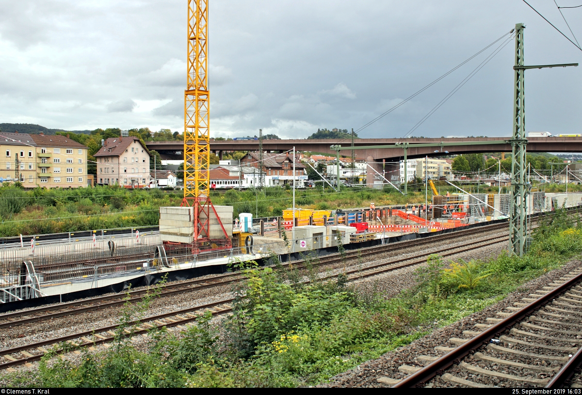 Blick auf die Bauarbeiten am Abstellbahnhof Stuttgart-Untertürkheim bzw. der IR-Kurve von und nach Waiblingen im Zuge des Bahnprojekts Stuttgart-Ulm (Stuttgart 21).
Aufgenommen von Bahnsteig 1/2 des Bahnhofs Stuttgart Neckarpark.
[25.9.2019 | 16:03 Uhr]