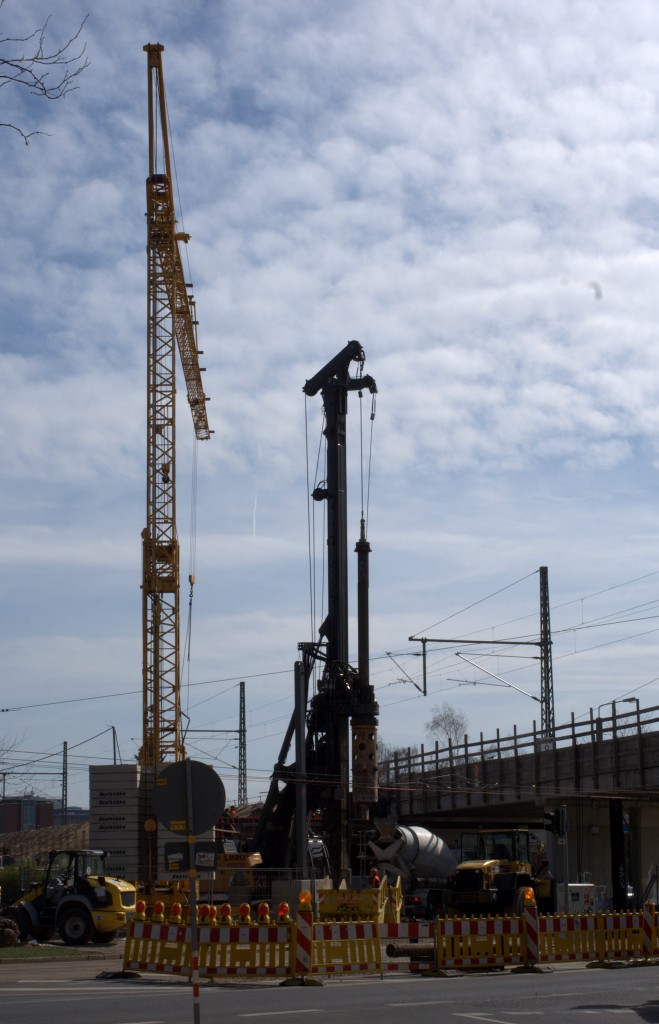 Blick auf die Baustelle   Ersatzneubau Brücke über die Großenhainer Str.  21.03.2014 12:30 Uhr.