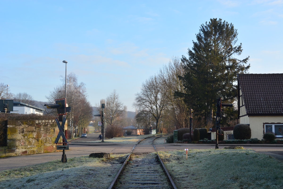 Blick auf den BÜ Ensinger Straße in Kleinglattbach.


Kleinglattbach 28.12.2019 