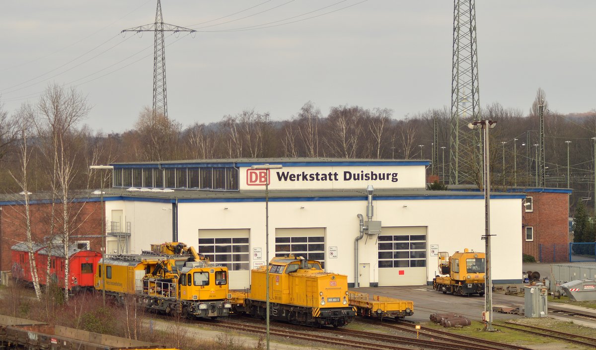 Blick auf die DB Werkstatt Duisburg, mit 705 101 und 203 302-5 die am Wochenende des 13.1.2018 dort abgestellt sind. 