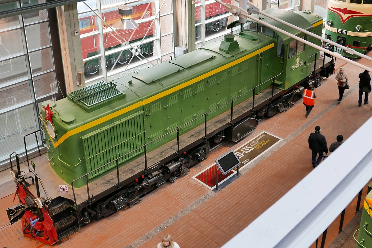 Blick auf die Diesellok ТЭ1-20-135, Baujahr 1949, im Russischen Eisenbahnmuseum in St. Petersburg, 4.11.2017 