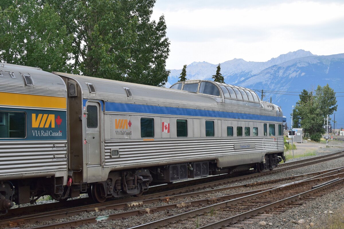 Blick auf das Domecar als Schlusswagen am Zug nach Prince Rupert in Jasper.

Jasper 19.08.2022