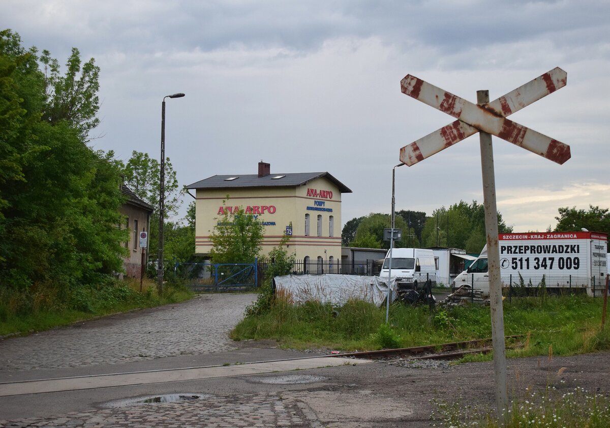 Blick auf ehemalige Dienstgebäude des ehemaligen Güterbahnhofes Stettin Grabowo.

Stettin 24.07.2023