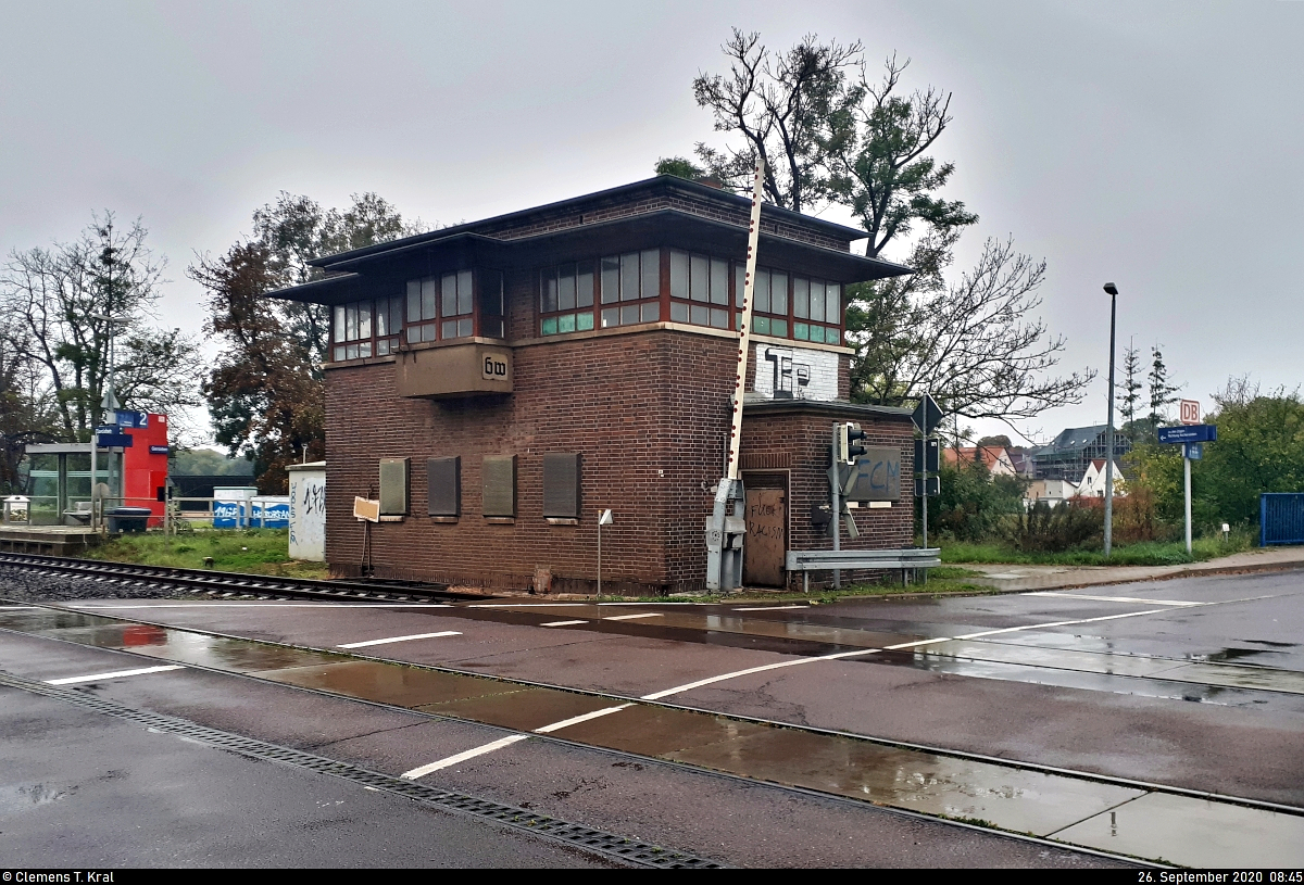 Blick auf das ehemalige mechanische Weichenwärter-Stellwerk  Gw  des Hp Giersleben, Außerbetriebnahme Mai 2007.

🚩 Bahnstrecke Köthen–Aschersleben (KBS 334)
🕓 26.9.2020 | 8:45 Uhr

(Smartphone-Aufnahme)