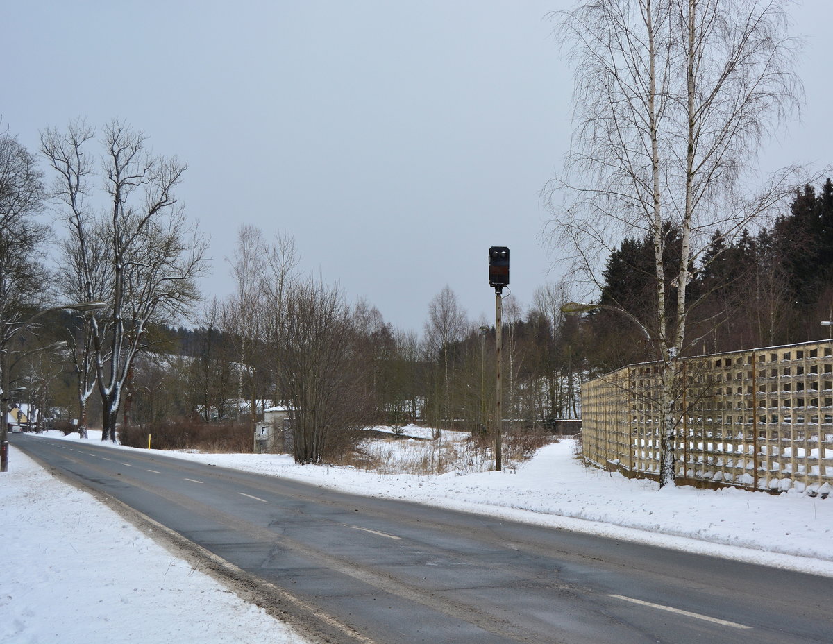 Blick auf das ehemalige Überwachungssignal der ehemaligen Rückfallweiche im Bahnhof Königshütte.

Königshütte 05.01.2017