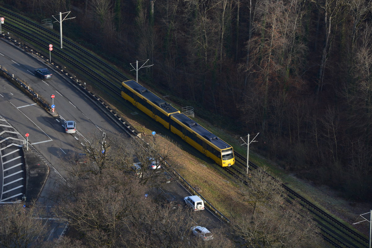 Blick auf einen DT8-S nach Ruhbank. Gesehen vom Stuttgarter Fernsehturm.

Stuttgart 28.12.2019