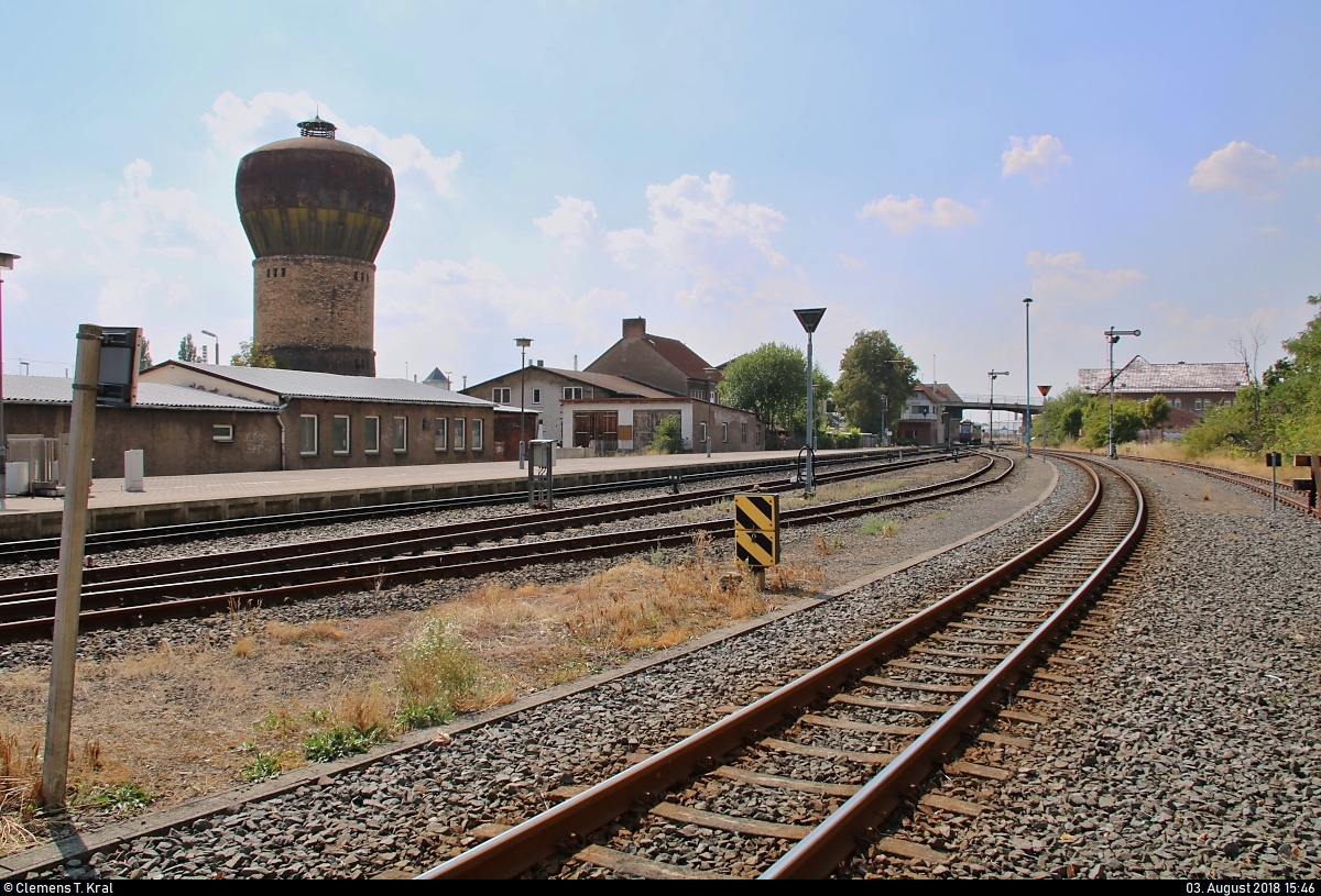 Blick auf das Gelände des Bahnhofs Nordhausen Nord der Harzer Schmalspurbahnen GmbH (HSB).
Aufgenommen von der Oskar-Cohn-Straße. Koordinaten: 51°29'39.6 N 10°47'14.0 E
[3.8.2018 | 15:46 Uhr]
