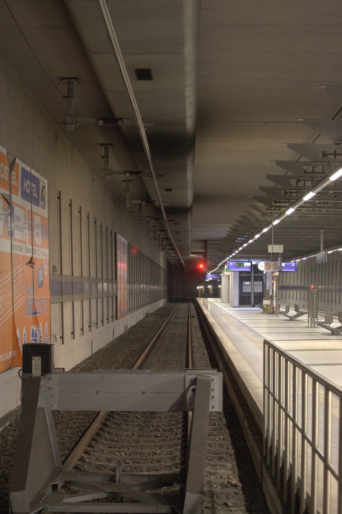 Blick auf das Gleis 1 des Bahnhofes Dresden Flughafen am 06.10.2013 09:35 Uhr