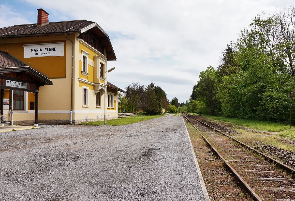 Blick auf die Haltestelle Maria Elend im Rosental, in Richtung Klagenfurt.
Aufgenommen am 5.5.2016
