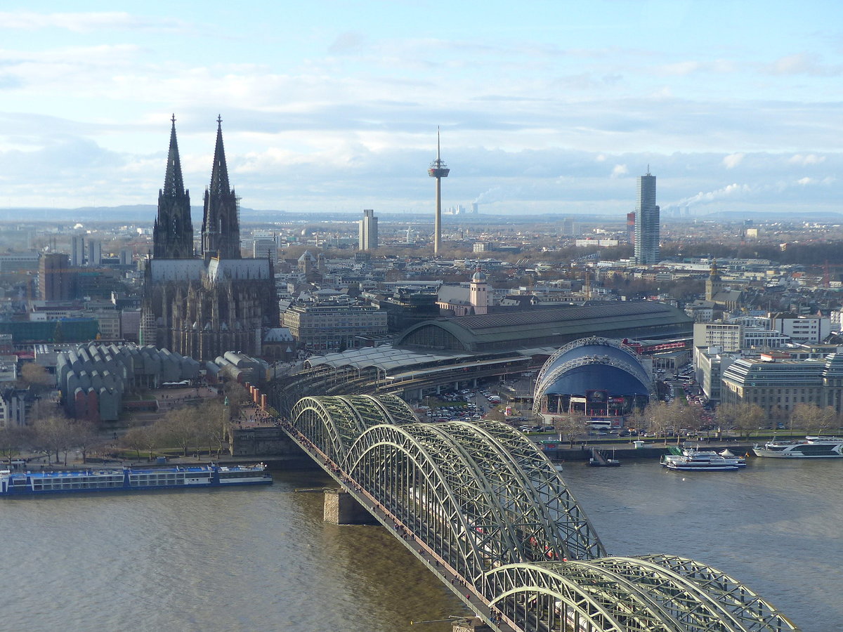 Blick auf den Kölner Hauptbahnhof, am 21.12.2019.